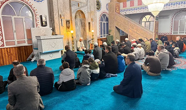 Alaçam'da Babalar ve Oğulları Aynı Safta: Ödüllü Sabah Namazı Başladı