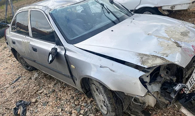 Amasya'da Korkunç Kaza: Trafik Levhasına Çarpan Otomobil Takla Attı, Sürücü Yaralandı 