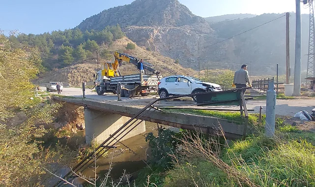 Amasya’da Tersakan Çayı'na Uçan Otomobildeki 2 Kız Çocuğunu Kahraman Sürücüler Kurtardı 