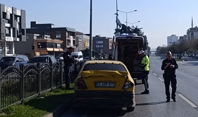 Atakum'da Kaza: Cezaevi Aracı ile Otomobil Çarpıştı, 2 Kişi Yaralı