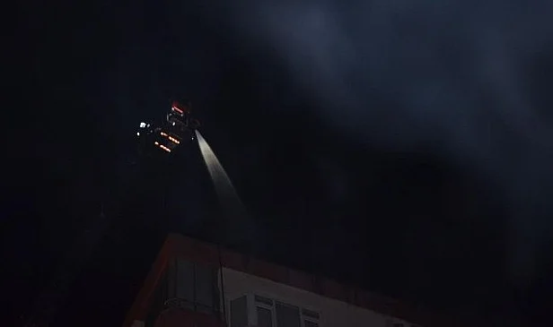 Bafra'da Çatı Yangını: İzolasyon Çalışması Sırasında Başladı