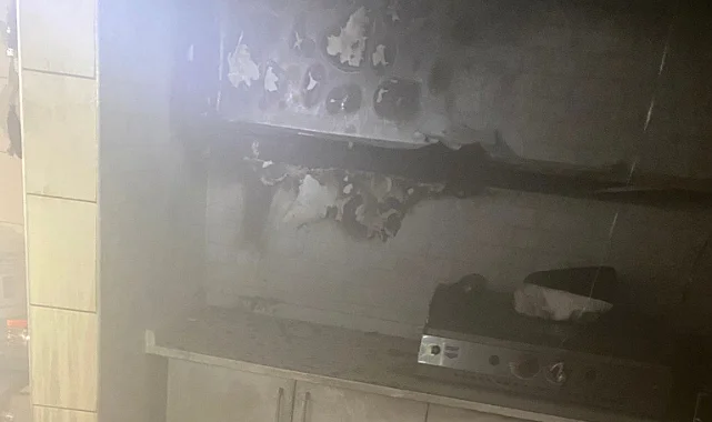 Bafra'da Korkutan Yangın: İş Yeri Mutfağı Alev Alev Yandı