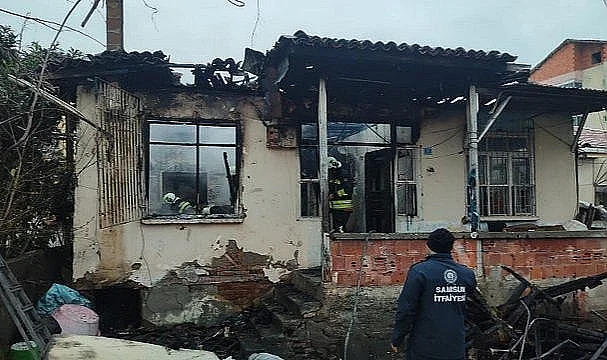 Samsun Çarşamba'da Ev Yangını: Bir Ev Kullanılamaz Hale Geldi
