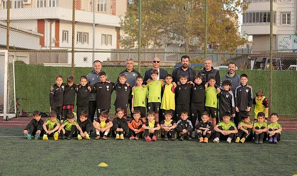 Çarşambaspor Yönetiminden Altyapıya Tam Destek: Minik Sporculara Moral Ziyareti!