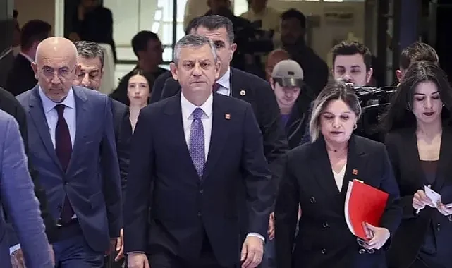 CHP'de Kritik Toplantı: Özgür Özel'den Değişim Sinyali