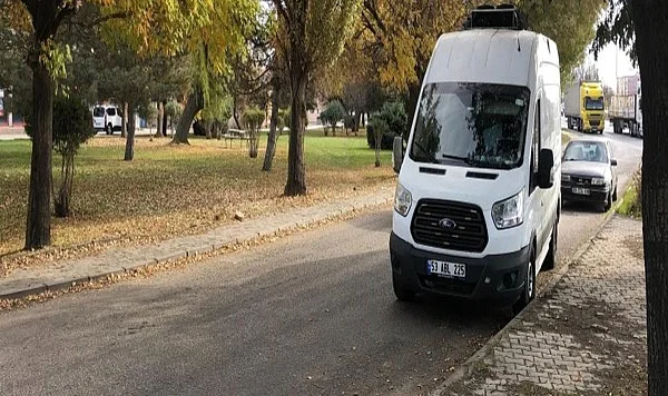 ‘Dur’ İhtarına Uymayan Panelvan Minibüsün Sürücüsü Yandı
