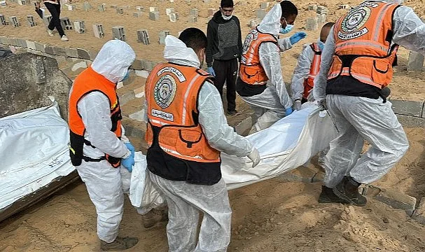 Gazze’de Kimliği Tespit Edilemeyen 30 Filistinli Daha Toplu Defnedildi