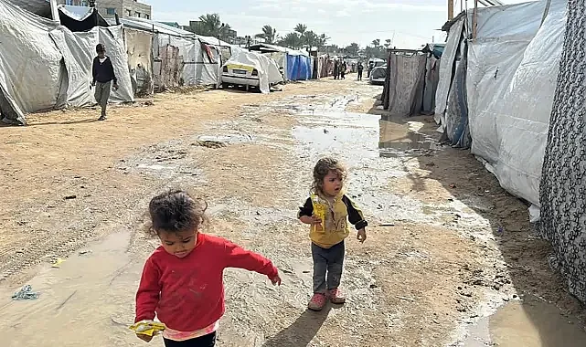 Gazze’de Şiddetli Yağış Çadır Kentleri Vurdu