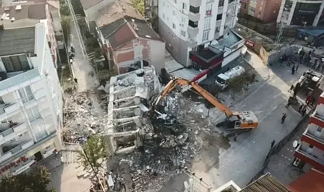 Gebze'de Bina Neden Çöktü? Uzmanlar Metro Tünelini İşaret Etti