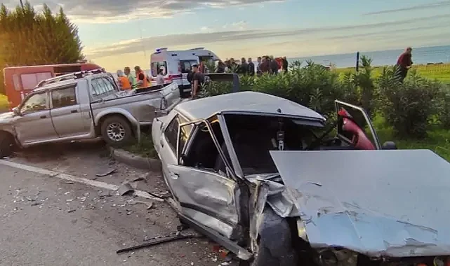 Giresun Tirebolu'da Karadeniz Sahil Yolu'nda Kaza: Otomobil-Kamyonet Çarpıştı, 6 Yaralı