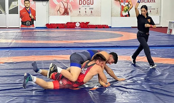 Güreşin Kalbi Samsun'da Attı: Okul Sporları İl Birinciliği Nefes Kesti