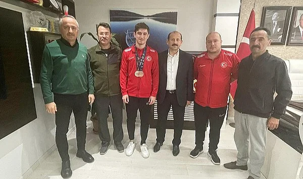 Özel Sporcu Enes Burç Masa Tenisinde Dünya Derecesiyle Zirvede