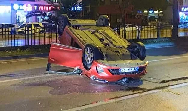 Atakum'da Zincirleme Kaza: 3 Otomobil Çarpıştı, 1 Yaralı