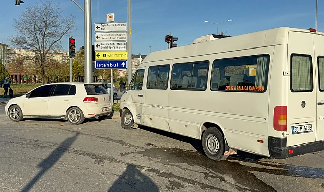 Samsun’da Minibüs ile Otomobil Çarpıştı: 1 Yaralı