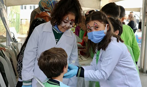 Samsun'da Minik Sağlık Elçileri Arkadaşlarına Sağlıklı Yaşamı Öğretti