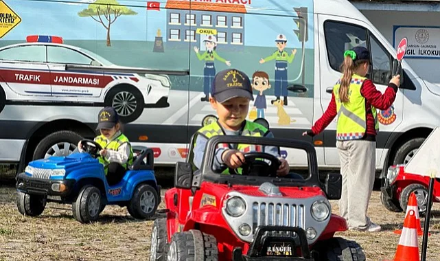 Samsun Salıpazarı'nda Miniklere Uygulamalı Trafik Eğitimi