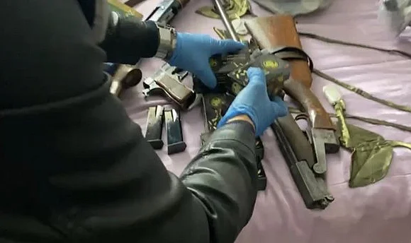 Vezirköprü'de Kaçak Tütün ve Silah Operasyonu