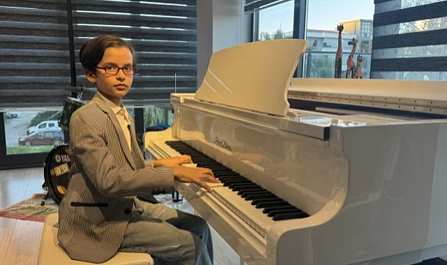 Samsunlu Mutlak Kulak Yusufhan'a 10 Yaşında İngiltere'den Lise Diploması