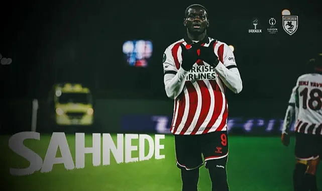 Samsunspor'un Golcüsü Marius Bredablik Karşısında Sahnede