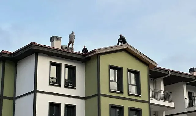 Sinop Ayancık TOKİ İnşaatında İşçi Protestosu: Ücretleri Ödenmeyen İşçiler Çatıdan Tuğla Fırlattı 