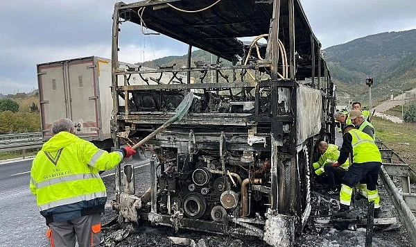 Son Dakika: Öğrencileri Taşıyan Otobüs Alevlere Teslim Oldu!