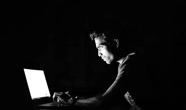 Uzman Uyarısı: İnternet Bağımlılığı 10 Yıl İçinde En Ciddi Hastalık Olabilir, Ölümcül Sonuçlara Ulaşıyor