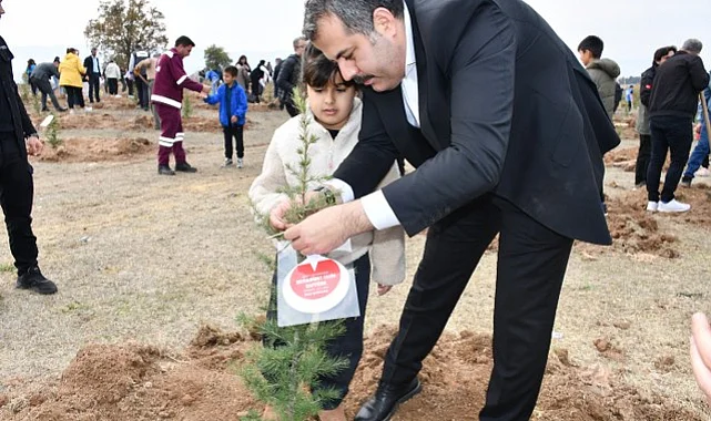 Vezirköprü'de Milli Ağaçlandırma Günü Etkinliği: Dikilen Fidanlara Şehitlerin İsimleri Verildi