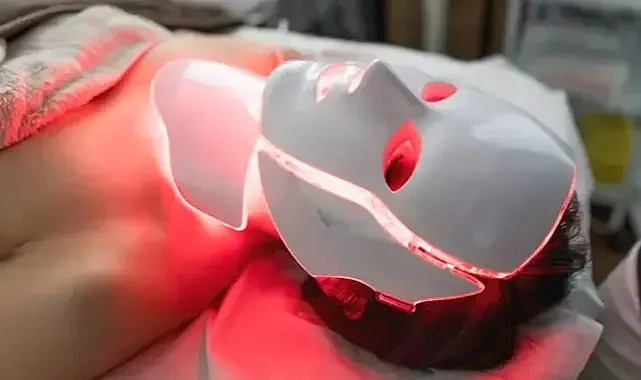 Yeşim Taşı, Gua Sha ve LED Maske Gerçekten İşe Yarıyor Mu? Uzman Dermatolog Dr. Daniel Smith Açıkladı