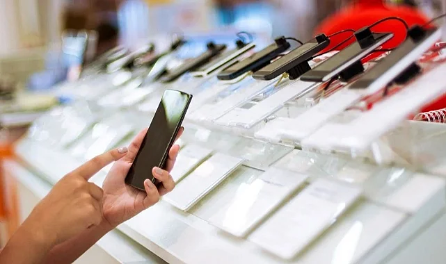 Akıllı Telefon Pazarında 2026 Alarmı: Sevkiyatlar Azalacak, Fiyatlar Artacak