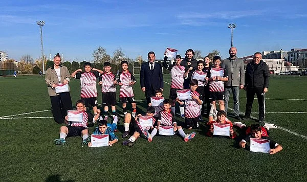 Atatürk Ortaokulu Futbolda İki Kategoride Birden Şampiyon Oldu