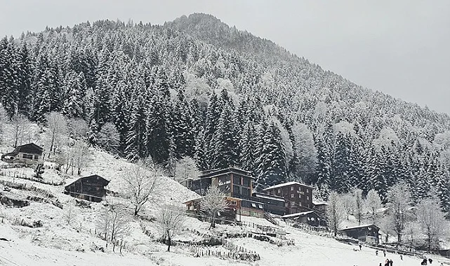 Ayder Yaylası ve Artvin'in Yüksek Kesimlerinde Kar Yağışı Başladı