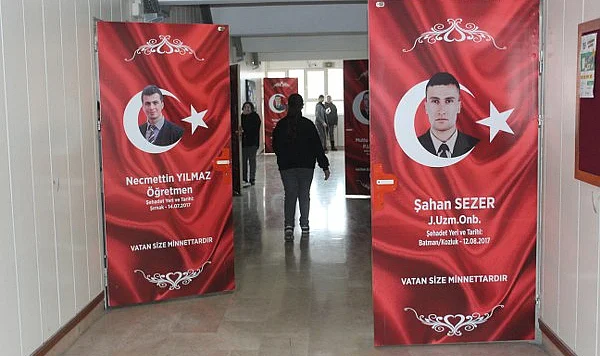Bafra'da Okul Kapıları Şehitlerin İsimleriyle Donatıldı