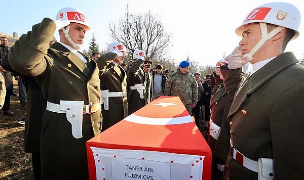 Bingöl’e Ateş Düştü: Piyade Uzman Çavuş Taner Arı Solhan’da Son Yolculuğuna Uğurlandı