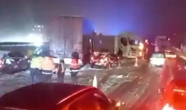 Bolu Dağı'nda Kar Esareti: 6 Araç Birbirine Girdi