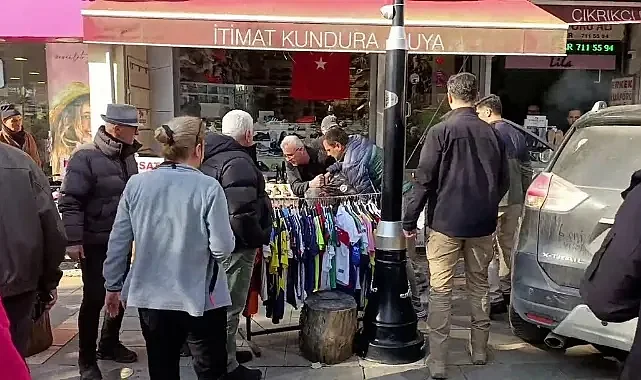 CHP Şile İlçe Binası Önünde Küfür Protestosu