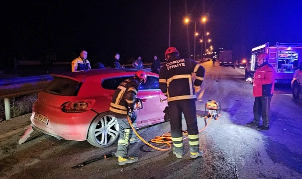 Çorum'da Feci Kaza: Tıra Çarpan Otomobildeki Kişi Hayatını Kaybetti