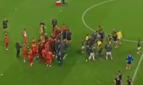 Derbi Öncesi Yumruklaşma! Kadıköy'de Ortalık Karıştı...
