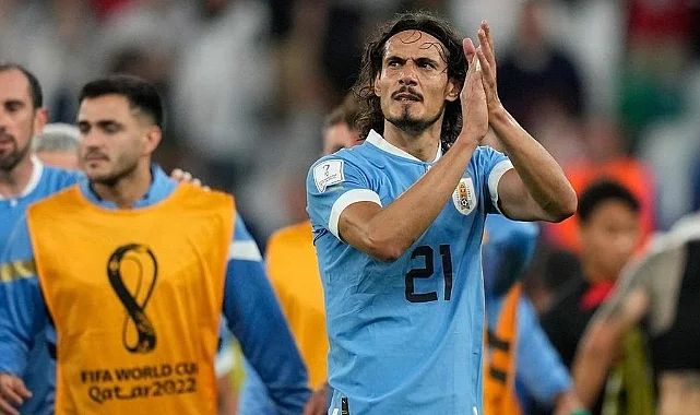 Edinson Cavani Futbola Veda Etti: Duygusal Mesaj