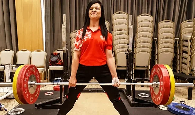 Görme Engelli Milli Halterci Gülistan Özdemir'in Haklı Gururu: Dünya Şampiyonası'nda Altın Madalya Kazandı 