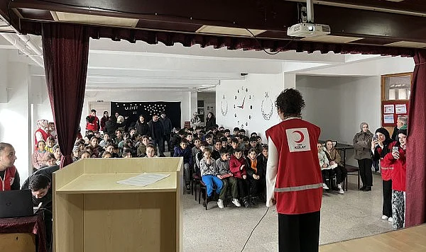 Havza'da Genç Kızılay Gönüllüleri Öğrencilerle Buluştu