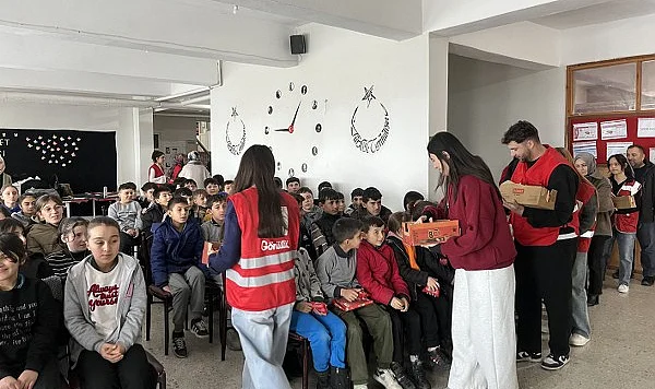 Havza'da Kalpleri Isıtan Ziyaret: Genç Kızılay'dan Öğrencilere Kıyafet Desteği