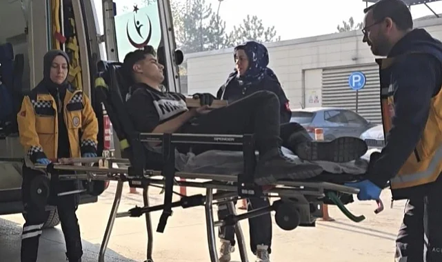 İnegöl'de Korkunç İş Kazası: Elini Çivi Tabancasıyla Tahtaya Çaktı!