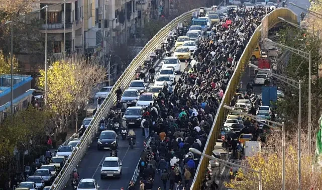 İran'da Riyal Çöktü Pezeşkiyan'dan Diyalog Çağrısı Geldi