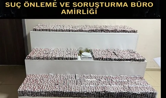 İzmir Bornova'da Zehir Operasyonu: Kapıcı Dairesinden Binlerce Hap Çıktı!