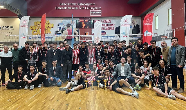 Kavak Rıdvan Çelikel Fen Lisesi Voleybolda Samsun Şampiyonu Oldu