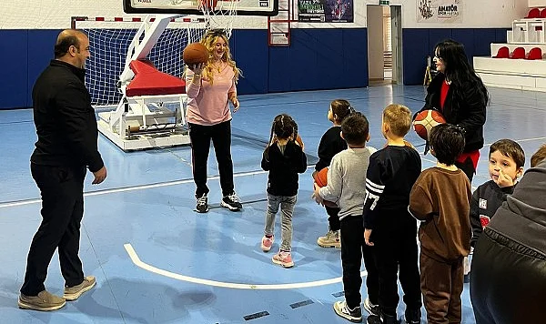 Kavak'ta Minik Öğrencilere Temel Hareket Becerileri Eğitimi Verildi