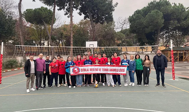 LÖSEV ve İstiklal Lisesi Öğrencilerinden Anlamlı Voleybol Maçı