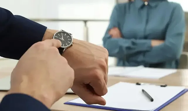 Ofis Çalışanı İşe Sürekli 40 Dakika Erken Geldiği İçin Kovuldu