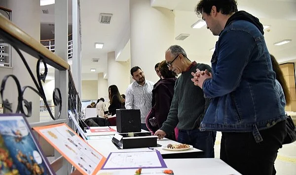 OMÜ’de Bilim Ve Sanat Buluştu: Fen Bilgisi Öğretmen Adaylarından Dev Sergi