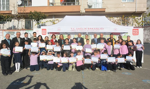 Ordu Ünye'de "Sağlıklı Çocuk, Sağlıklı Gelecek" Projesi: Minik Öğrenciler 614 Kişilik 'Sağlık Elçisi' Oldu 